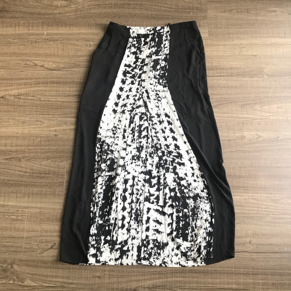 BCBGMAXAZARIA skirt with under mini. Worn once!!! - Picture 2 of 3